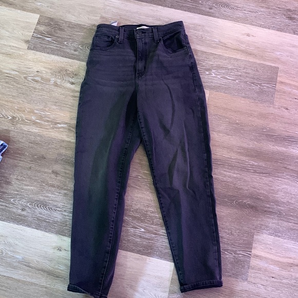 Levi’s High rise mom jean size 26 black washed jeans - Picture 3 of 4